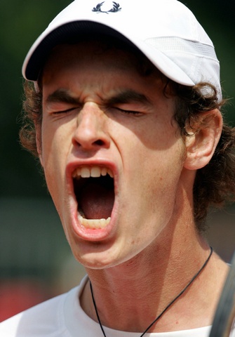 穆雷在巴塞罗那比赛中领先优势明显，比赛局势复杂引发热议！热度持续攀升(穆里尼奥叫何塞还是若泽)九游体育